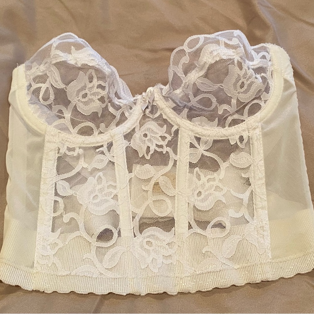 Victoria’s Secret 1990’s (Vintage) Gold label white lace bustier bra size 32B